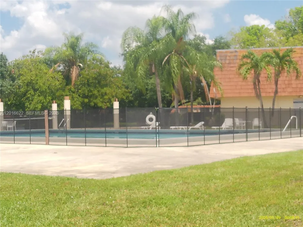 8172 S Coral Circle North Lauderdale, FL 33068