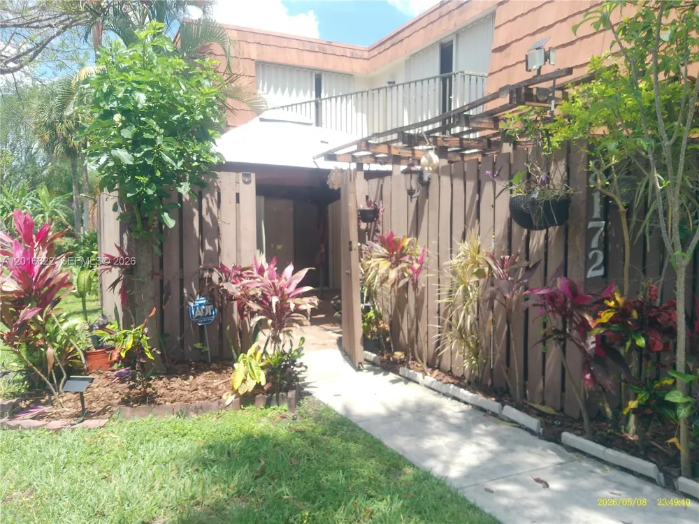 8172 S Coral Circle North Lauderdale, FL 33068