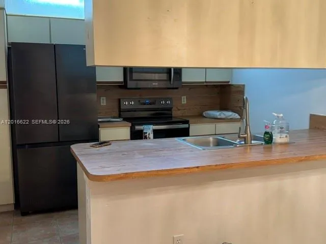 8172 S Coral Circle North Lauderdale, FL 33068