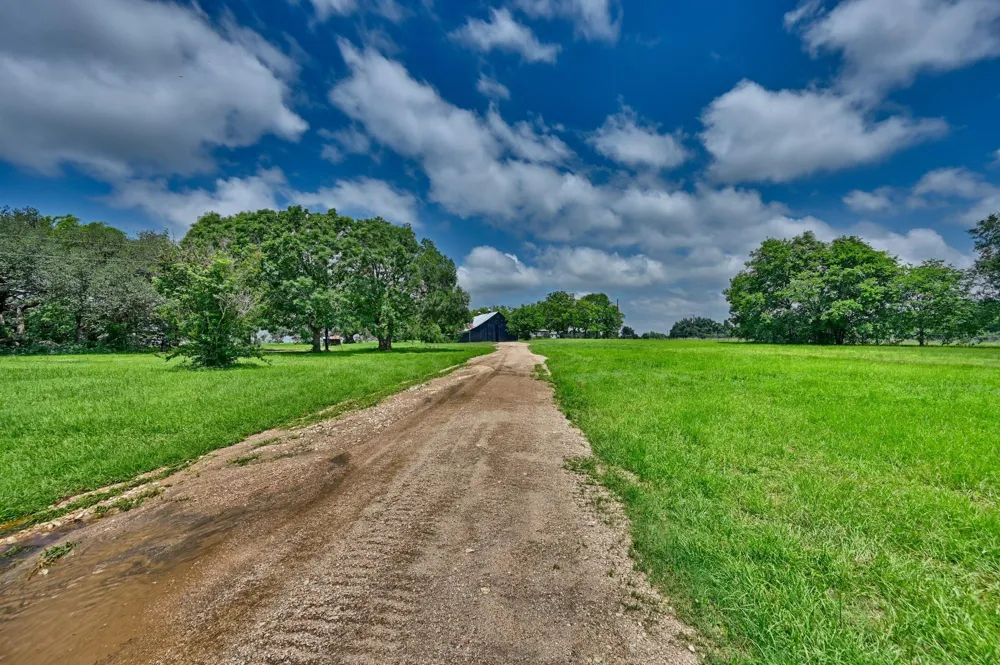 810 Highway 237 Burton, TX 77835