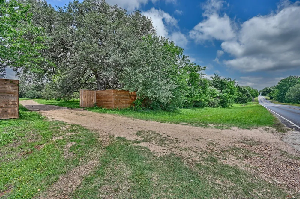 810 Highway 237 Burton, TX 77835