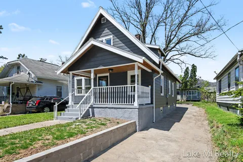 719 Leonard Street NE