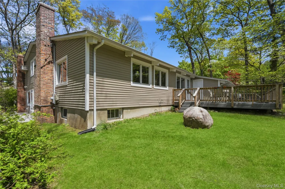 6 Split Oak Drive East Norwich, NY 11732
