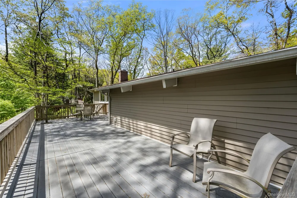 6 Split Oak Drive East Norwich, NY 11732