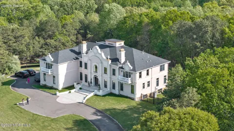 37 Robbins Road S