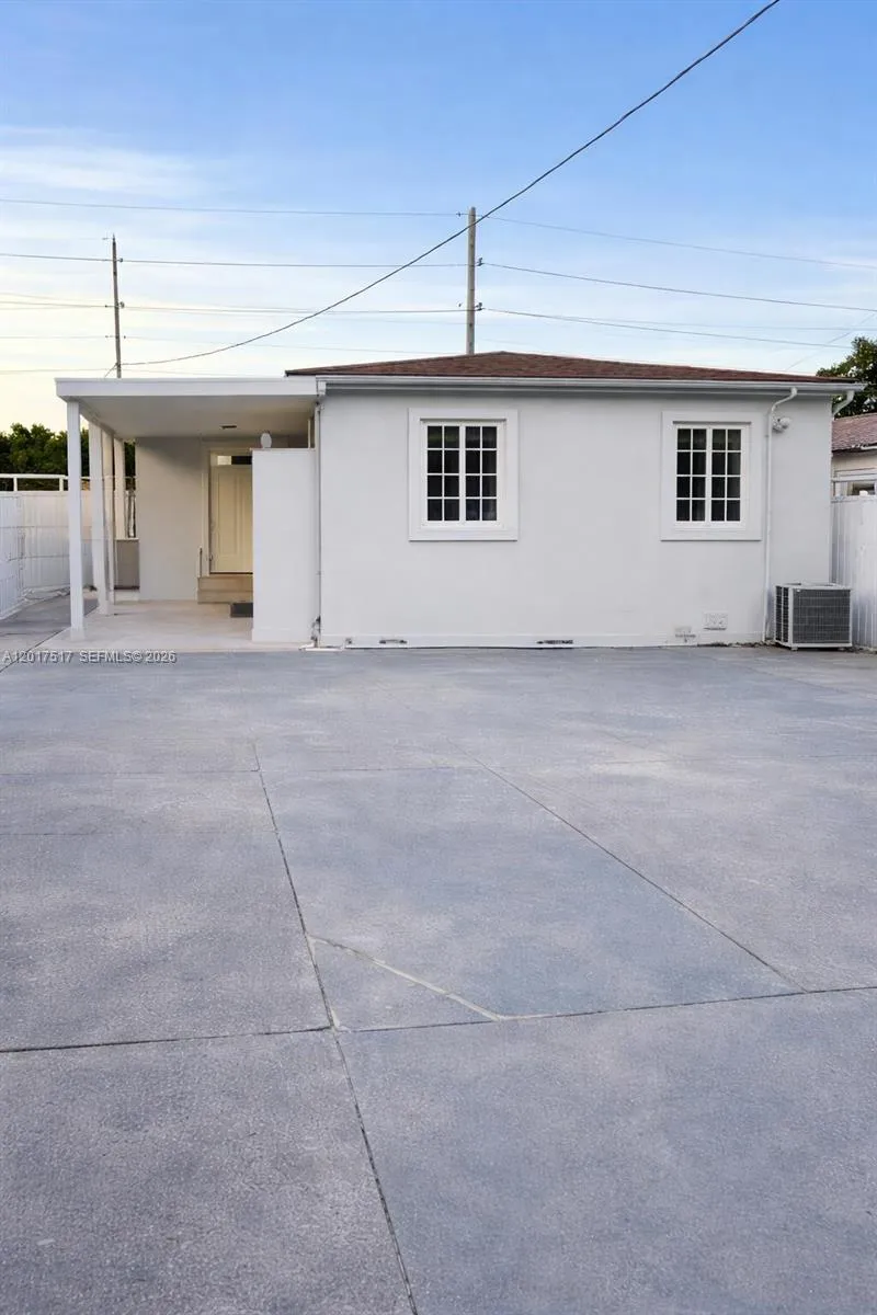 538 E 13th St Hialeah, FL 33010