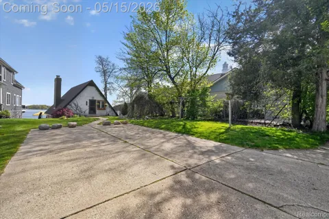 12078 Mantawauka Drive