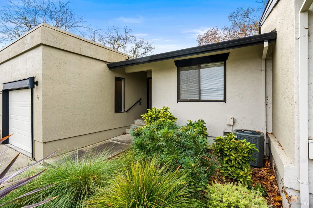 141 Vineyard Circle Yountville, CA 94599