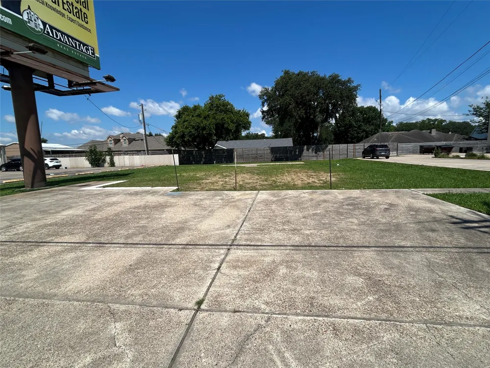 2402 Nall Street Port Neches, TX 77651