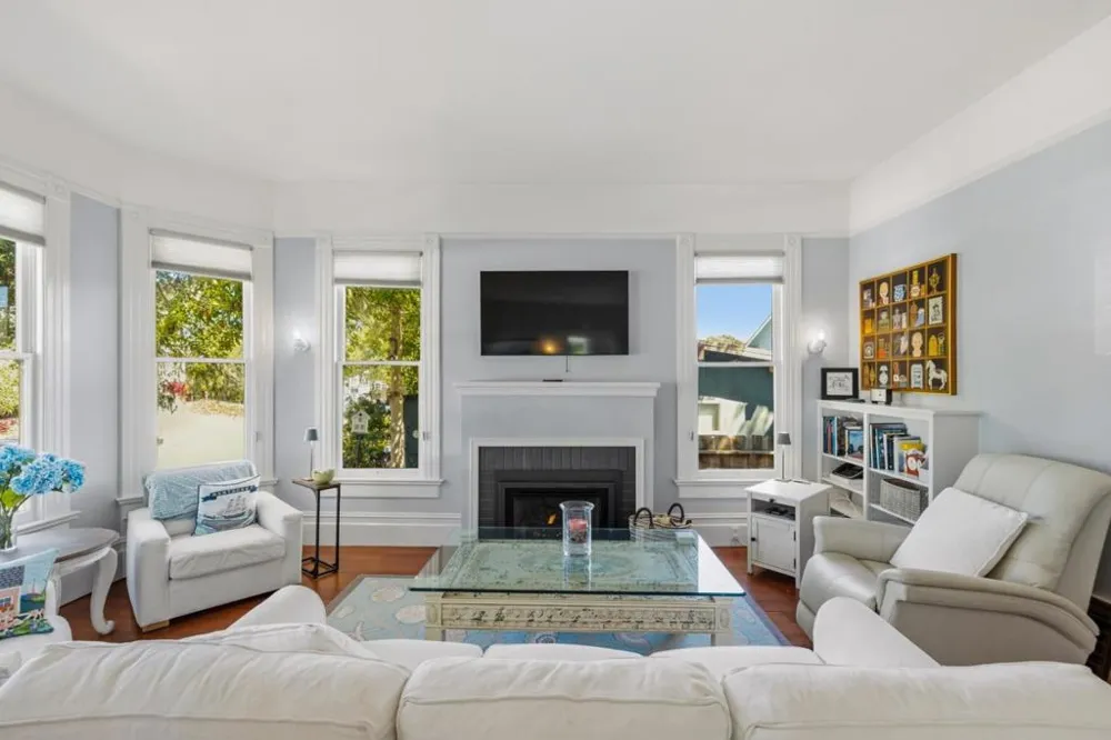 215 Lobos Avenue Pacific Grove, CA 93950