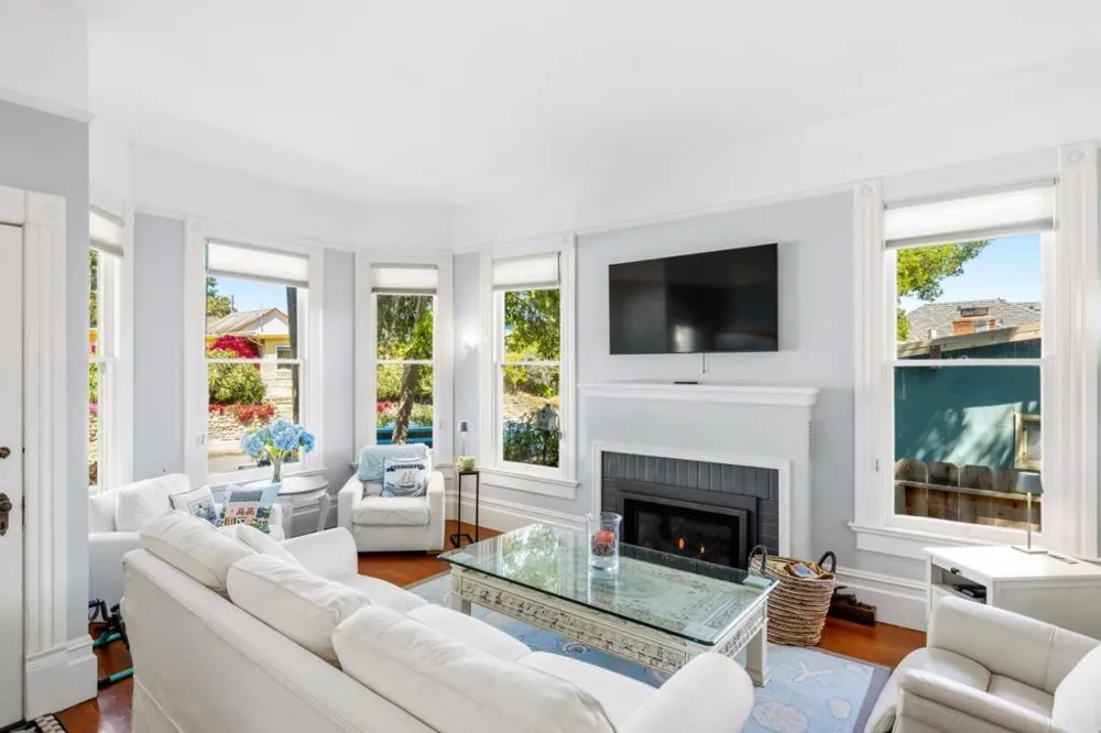 215 Lobos Avenue Pacific Grove, CA 93950