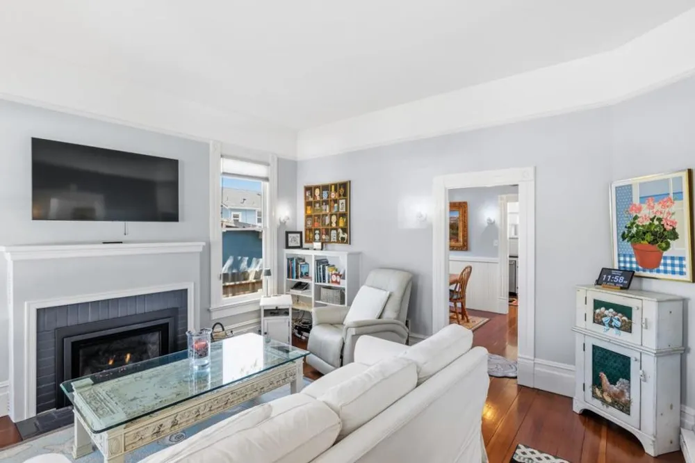 215 Lobos Avenue Pacific Grove, CA 93950