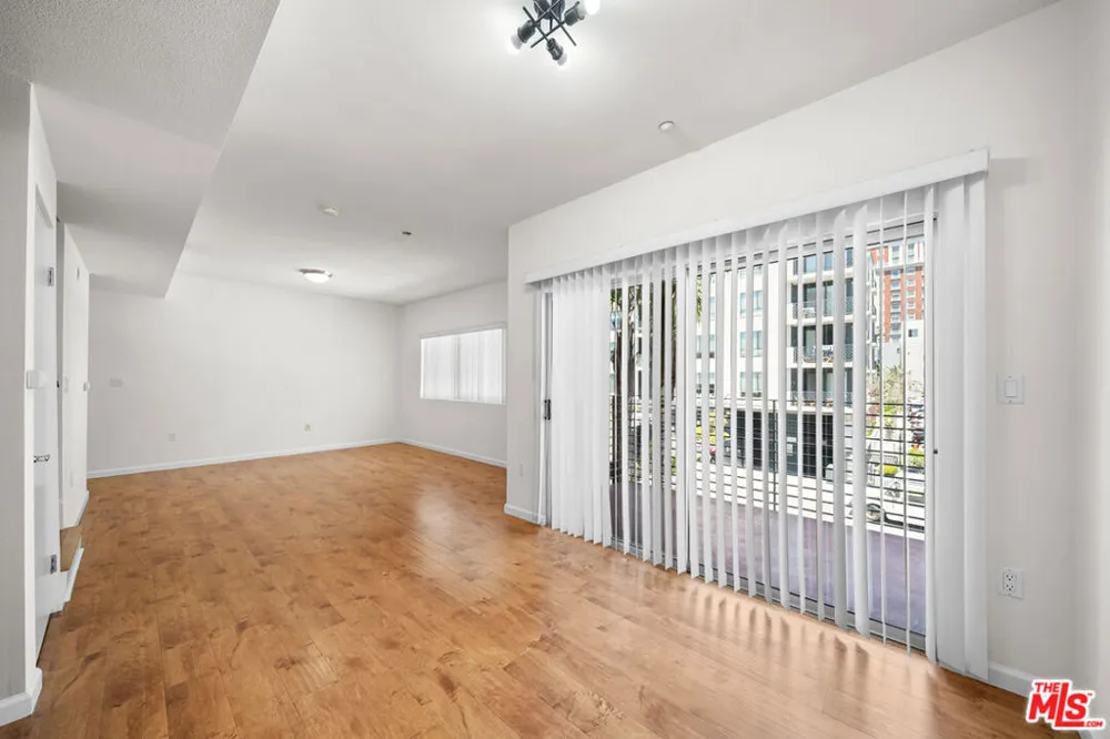 2864 Sunset Place #201 Los Angeles, CA 90005