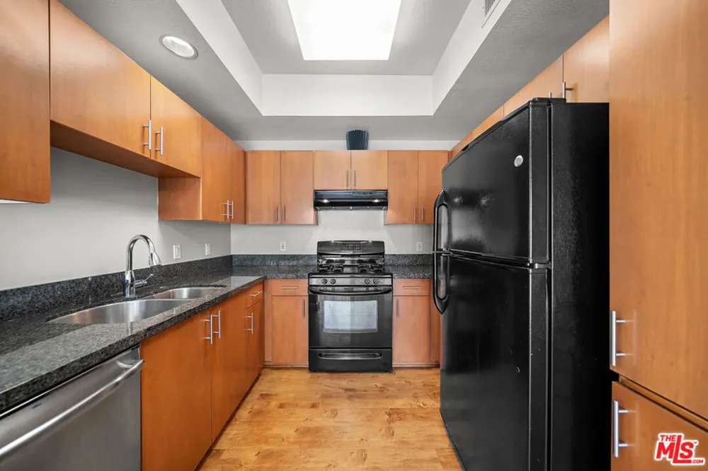 2864 Sunset Place #201 Los Angeles, CA 90005
