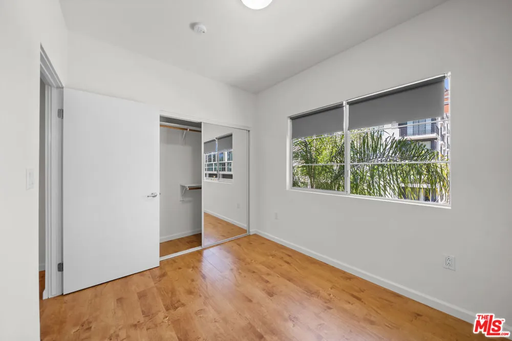 2864 Sunset Place #201 Los Angeles, CA 90005