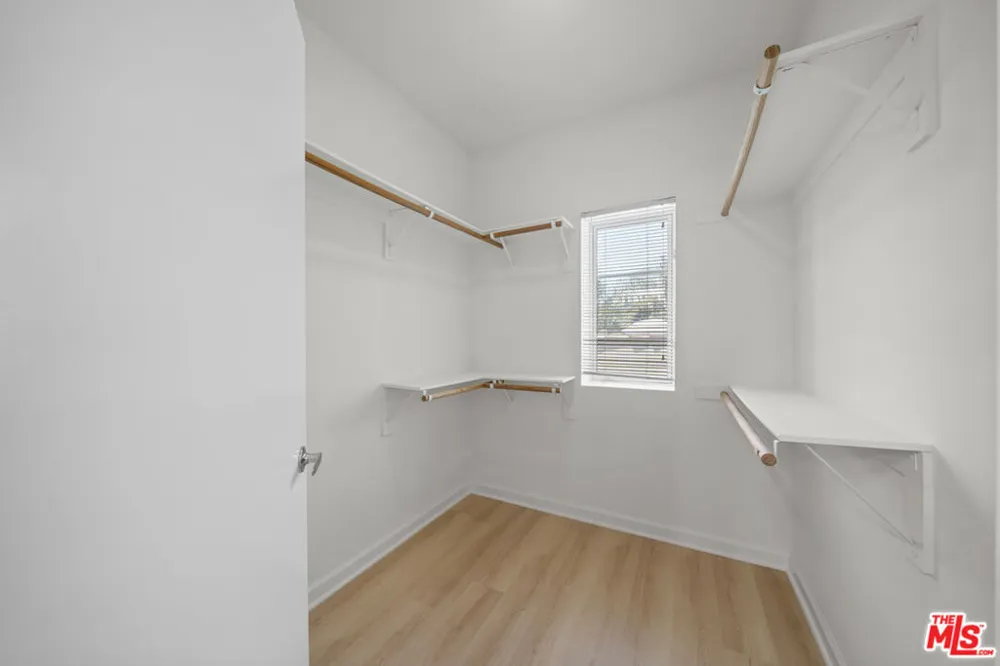 2864 Sunset Place #201 Los Angeles, CA 90005