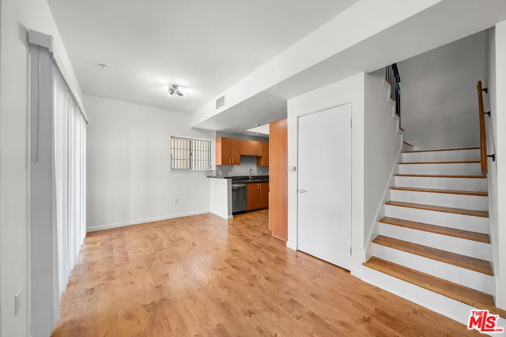 2864 Sunset Place #201 Los Angeles, CA 90005