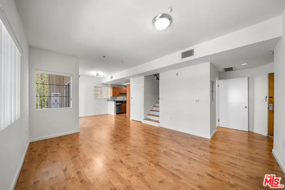 2864 Sunset Place #201 Los Angeles, CA 90005