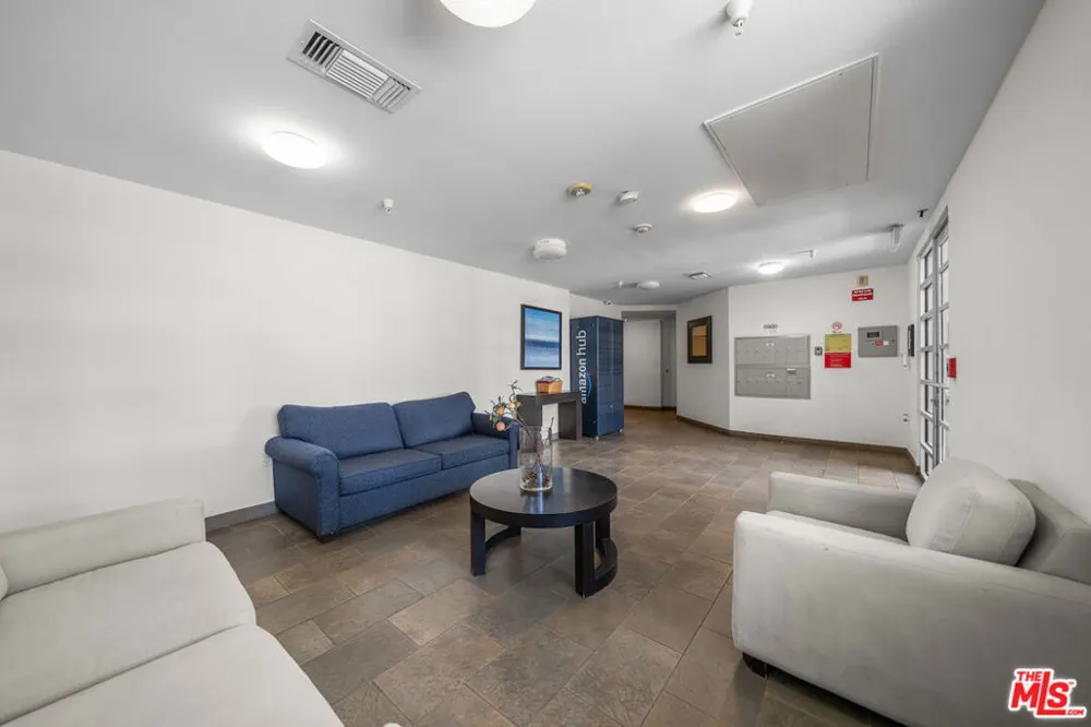 2864 Sunset Place #201 Los Angeles, CA 90005