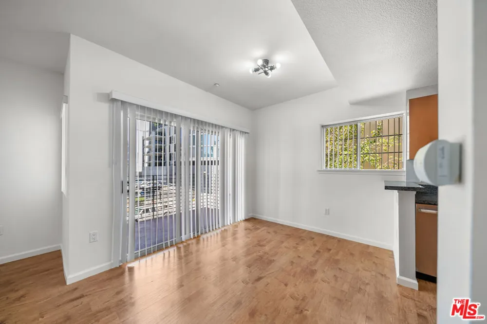 2864 Sunset Place #201 Los Angeles, CA 90005