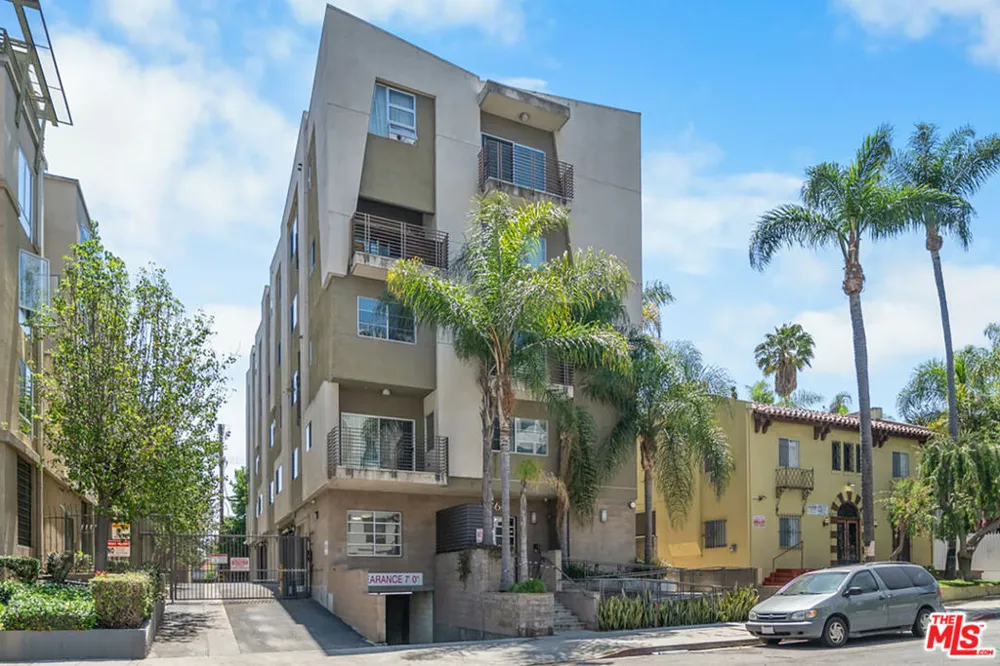 2864 Sunset Place #201 Los Angeles, CA 90005