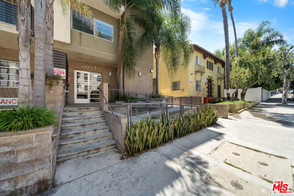 2864 Sunset Place #201 Los Angeles, CA 90005