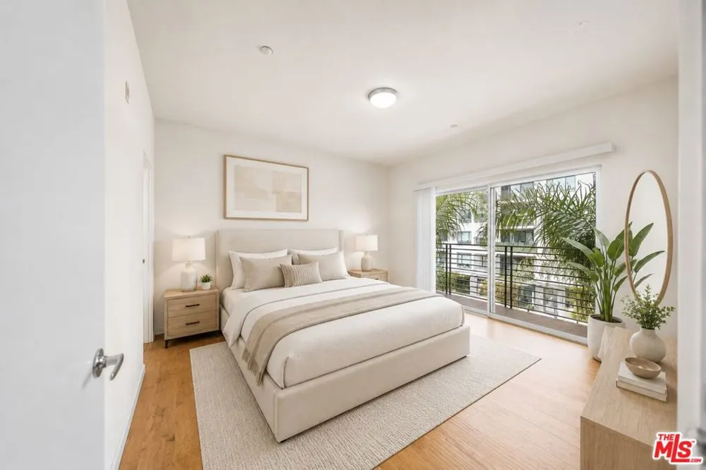 2864 Sunset Place #201 Los Angeles, CA 90005