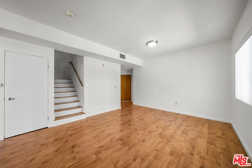 2864 Sunset Place #201 Los Angeles, CA 90005