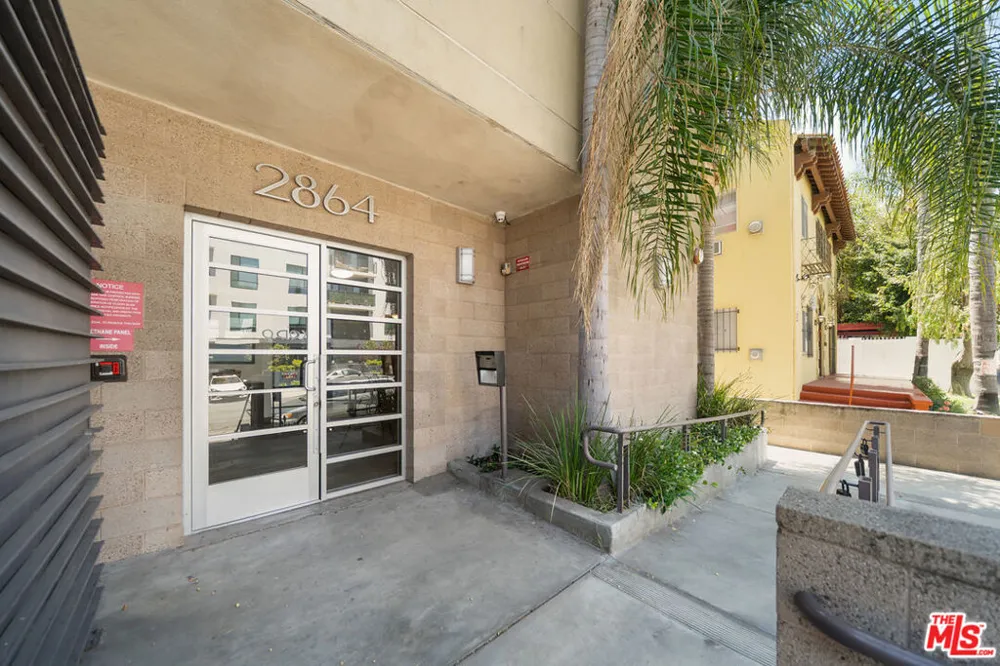 2864 Sunset Place #201 Los Angeles, CA 90005