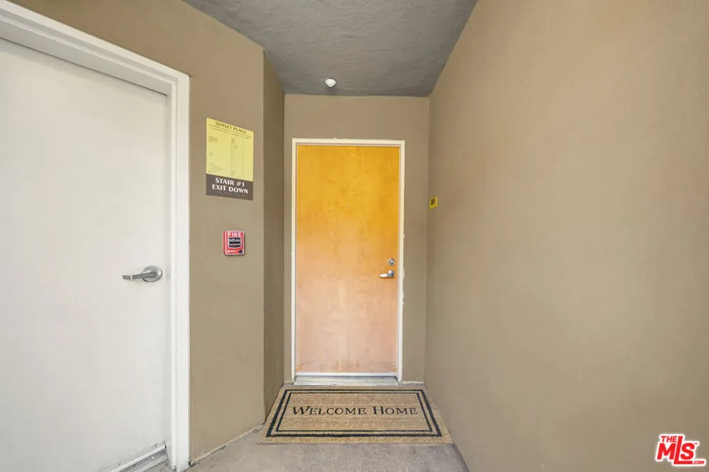2864 Sunset Place #201 Los Angeles, CA 90005
