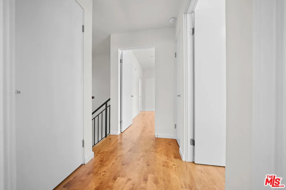 2864 Sunset Place #201 Los Angeles, CA 90005