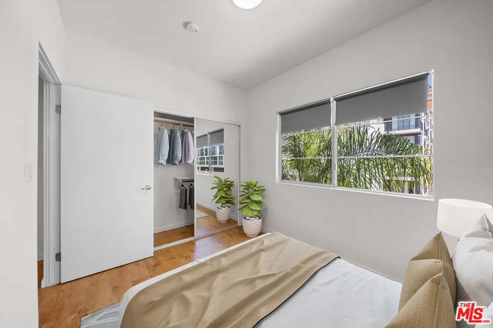 2864 Sunset Place #201 Los Angeles, CA 90005