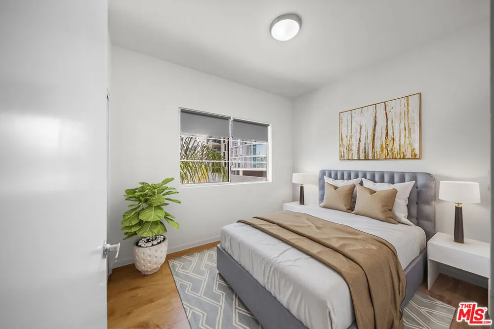 2864 Sunset Place #201 Los Angeles, CA 90005