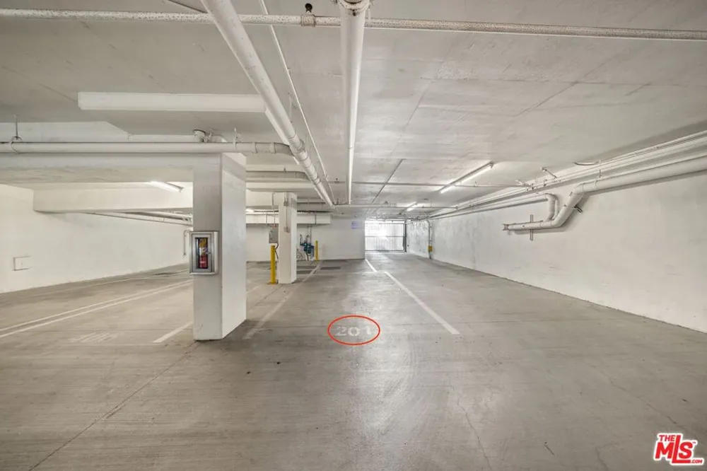 2864 Sunset Place #201 Los Angeles, CA 90005
