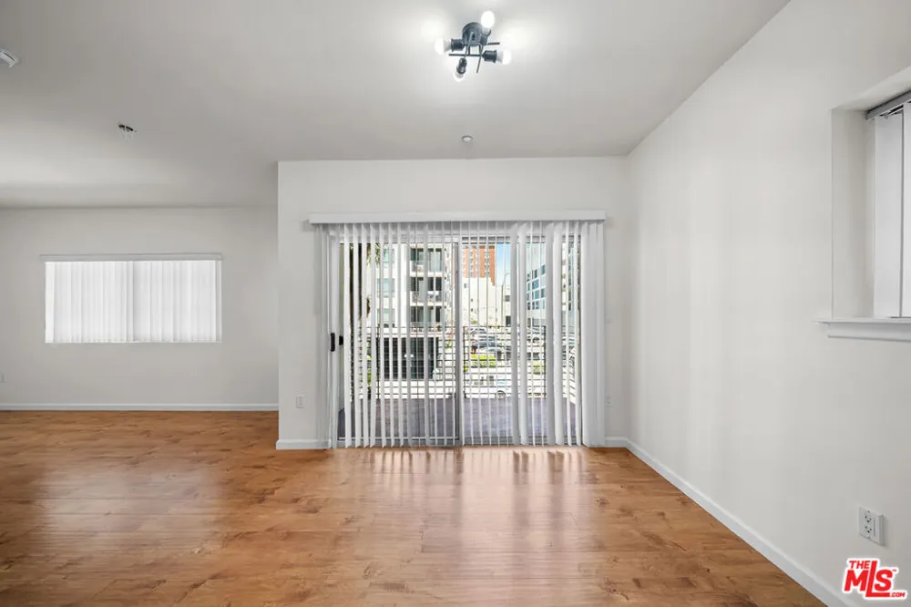2864 Sunset Place #201 Los Angeles, CA 90005