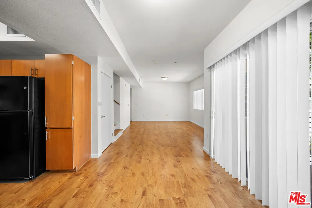 2864 Sunset Place #201 Los Angeles, CA 90005