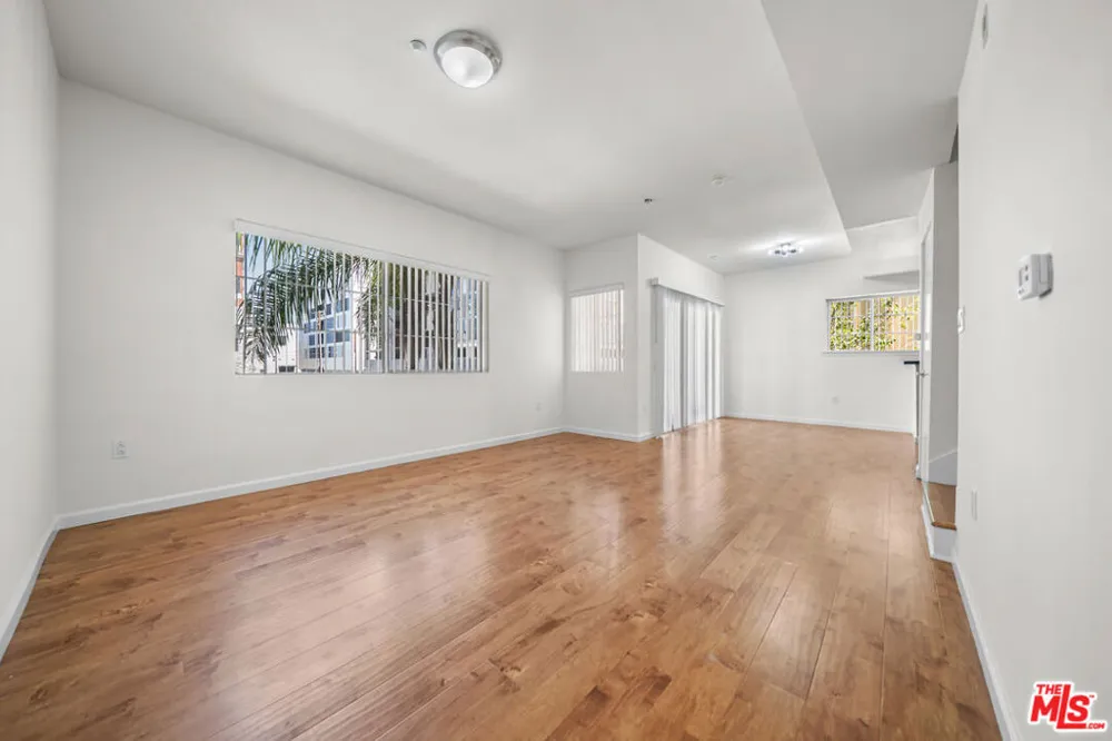 2864 Sunset Place #201 Los Angeles, CA 90005