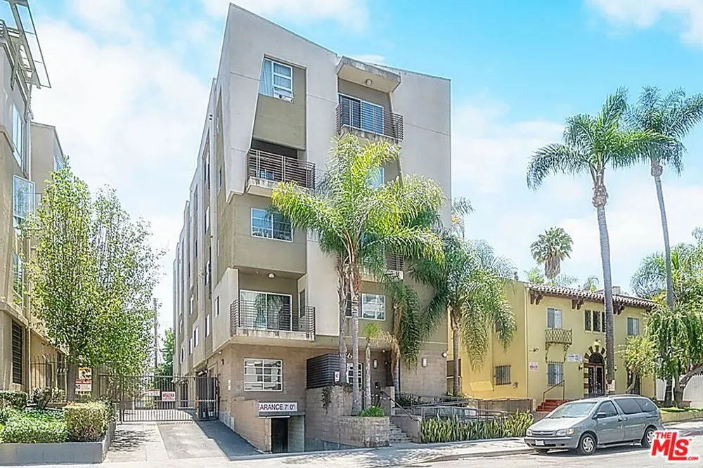 2864 Sunset Place #201 Los Angeles, CA 90005