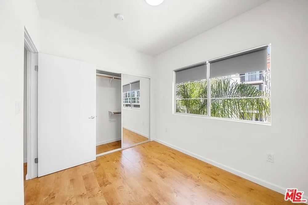 2864 Sunset Place #201 Los Angeles, CA 90005