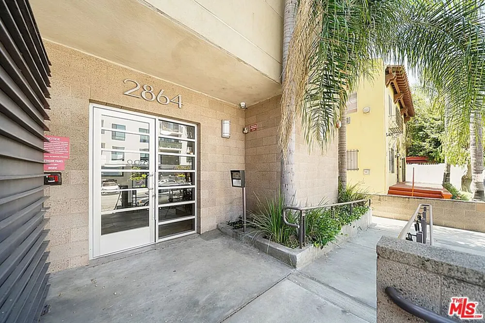 2864 Sunset Place #201 Los Angeles, CA 90005