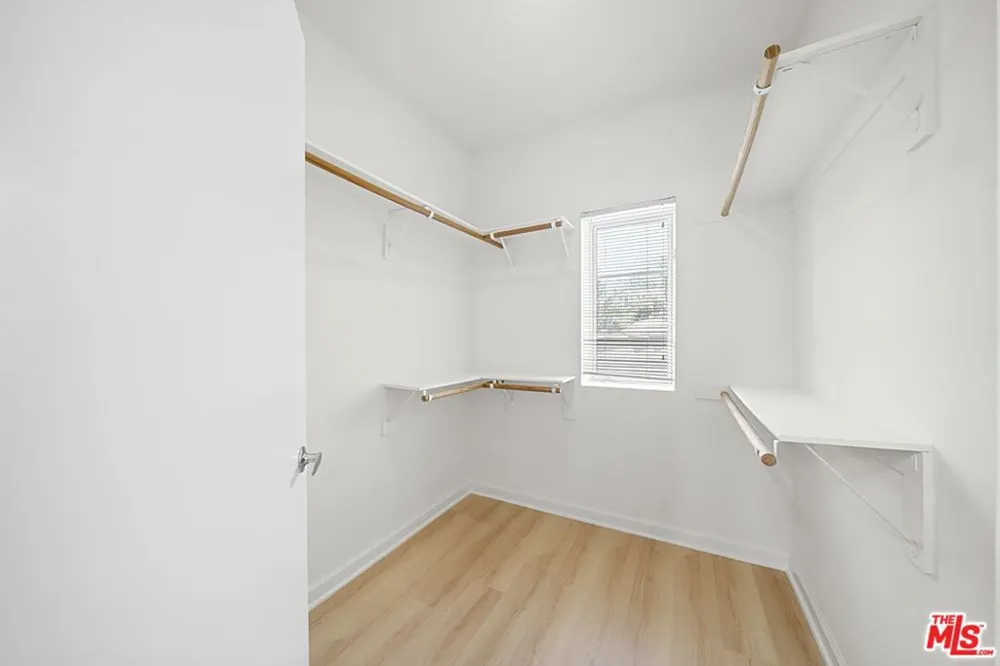2864 Sunset Place #201 Los Angeles, CA 90005