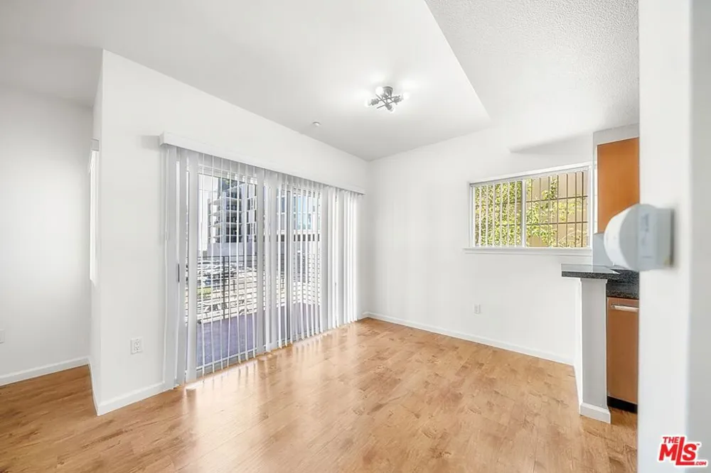 2864 Sunset Place #201 Los Angeles, CA 90005