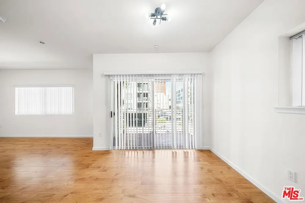 2864 Sunset Place #201 Los Angeles, CA 90005