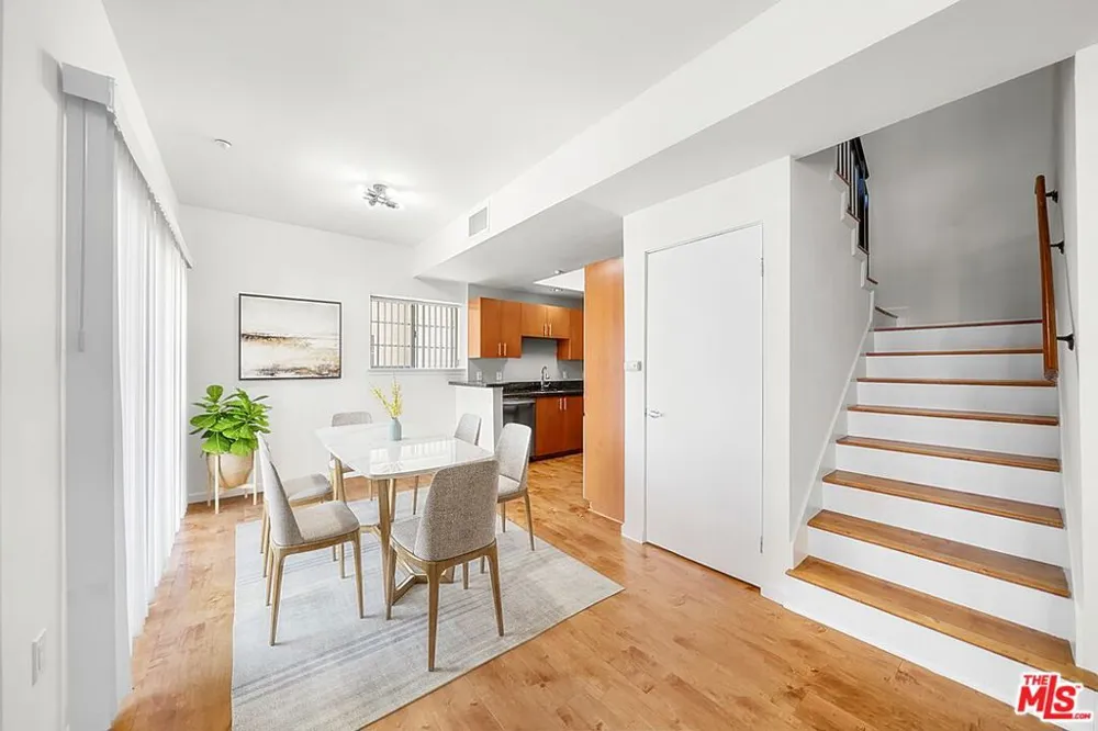2864 Sunset Place #201 Los Angeles, CA 90005