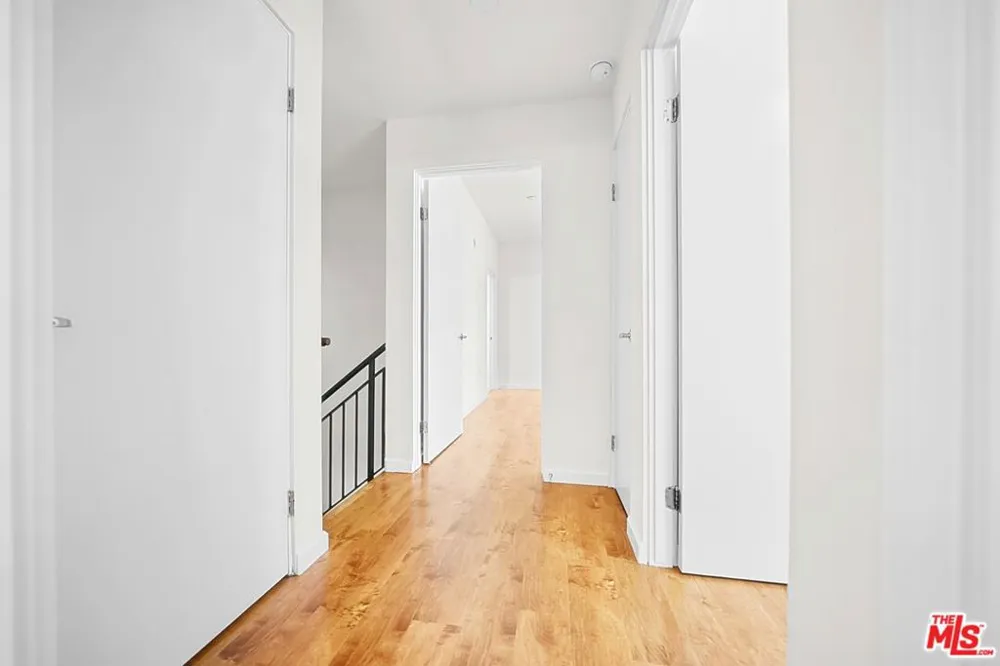 2864 Sunset Place #201 Los Angeles, CA 90005