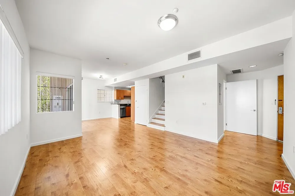 2864 Sunset Place #201 Los Angeles, CA 90005
