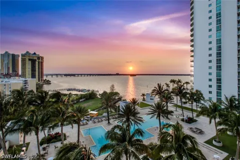 Oasis Grand Boulevard #401