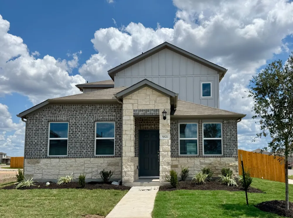 5821 Jennifer Pasture Path Del Valle, TX 78617