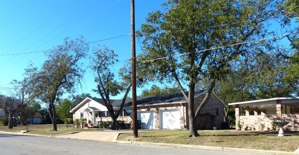 802 China Brady, TX 76825