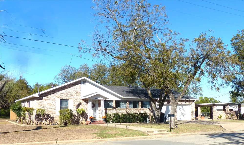 802 China Brady, TX 76825